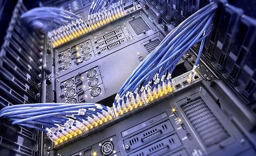 在线封闭制造商中光纤传输的基本原理是什么？